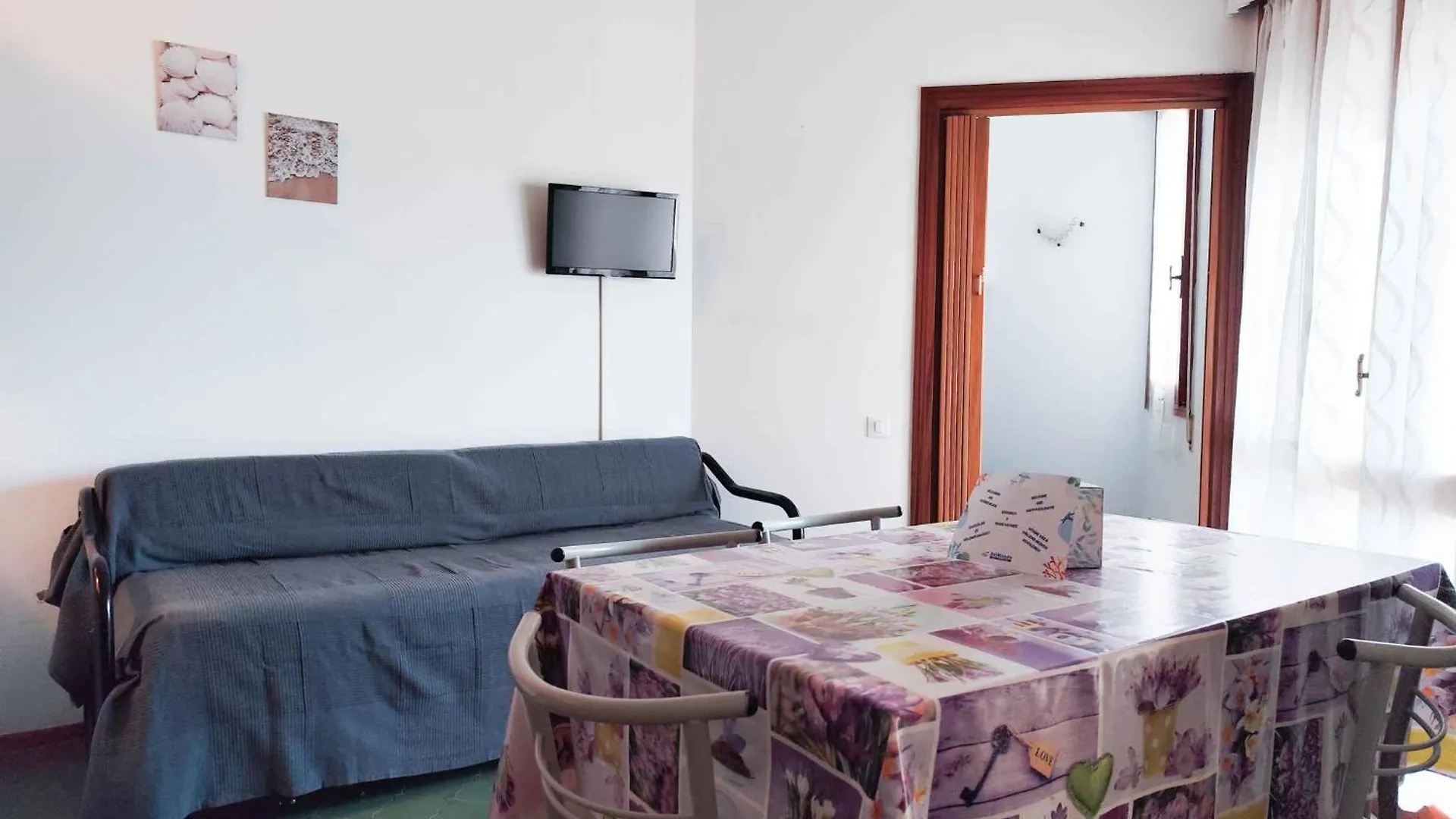 Apartment In Lido Di Jesolo 25358